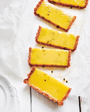 Goji tart with passion fruit curd
